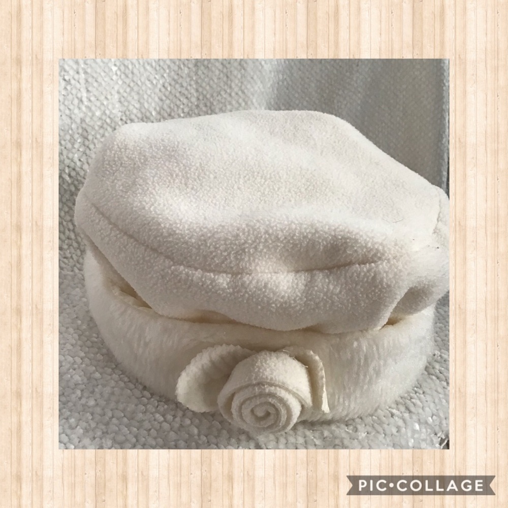 Copper Key▫️S/M Childs Ivory Beret -Set Of 2